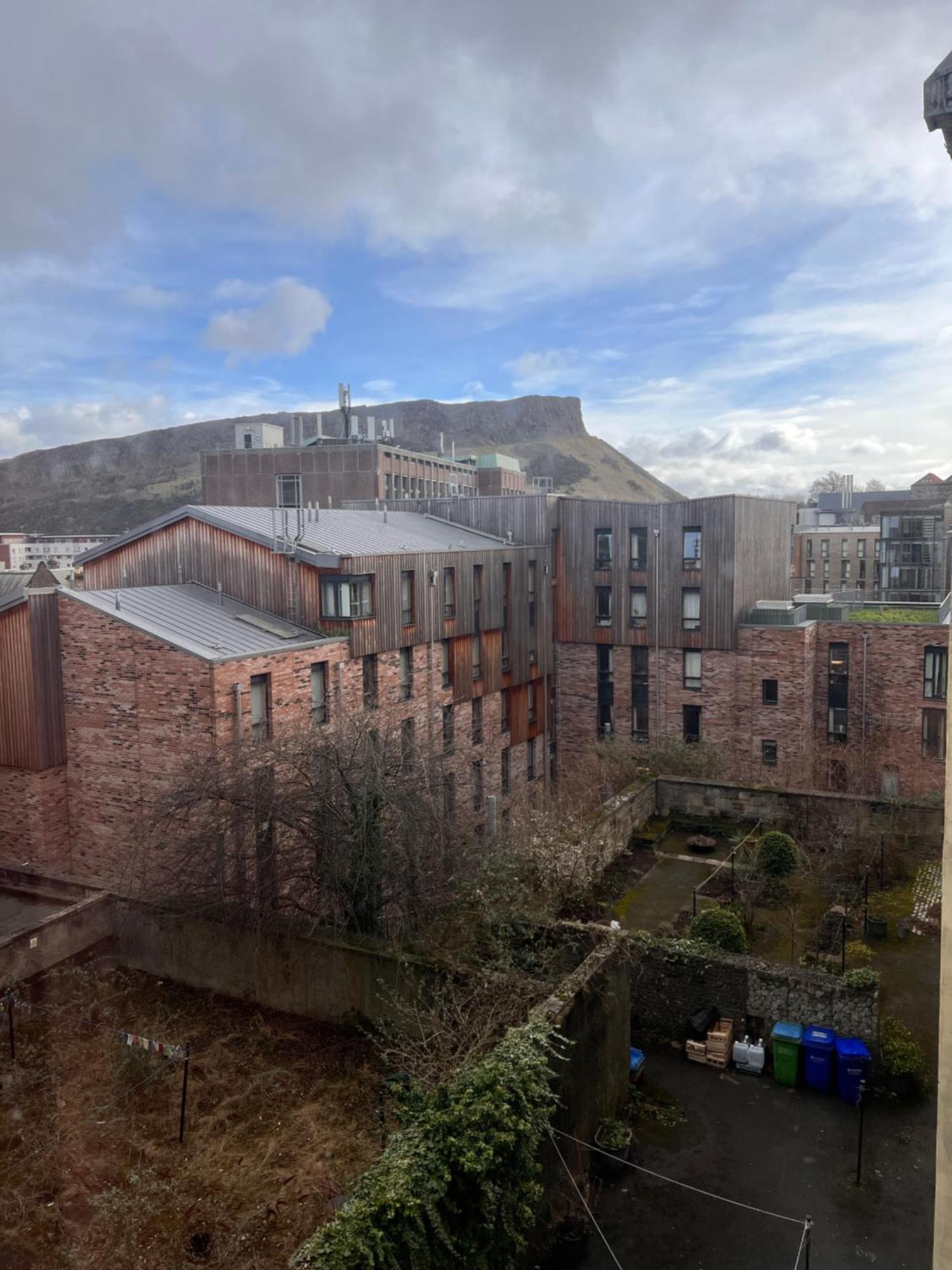 Crags View Apartment On The Royal Mile Единбург Екстер'єр фото