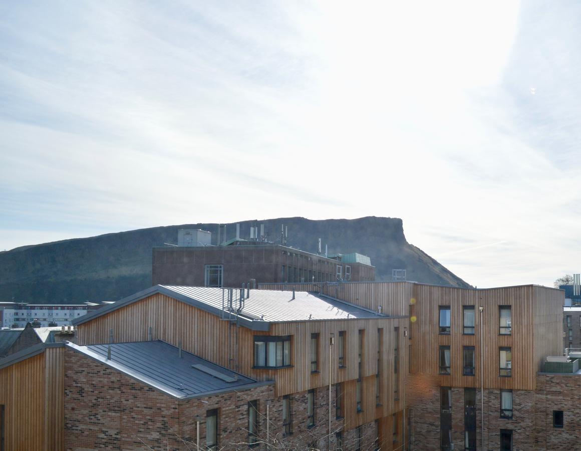 Crags View Apartment On The Royal Mile Единбург Екстер'єр фото